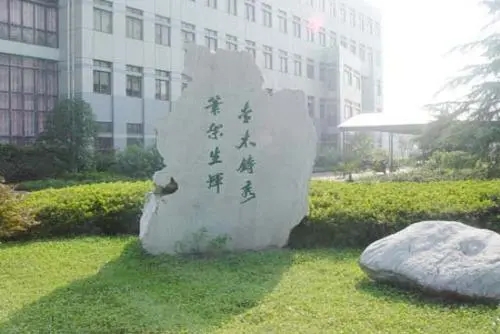 影响校园雕塑设计的因素是什么