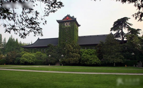 高校校园文化建设的理性与校园特色